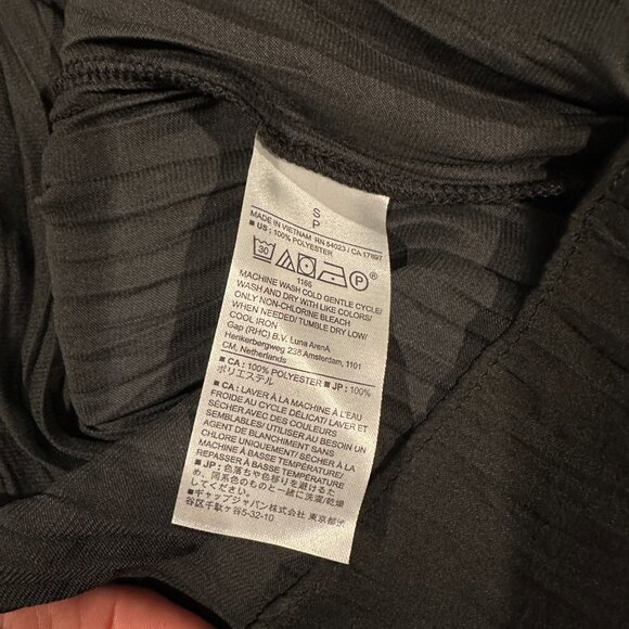 Banana Republic Factory Black Pleated Short Sleeve Blouse – Size M - Picture 5 of 5